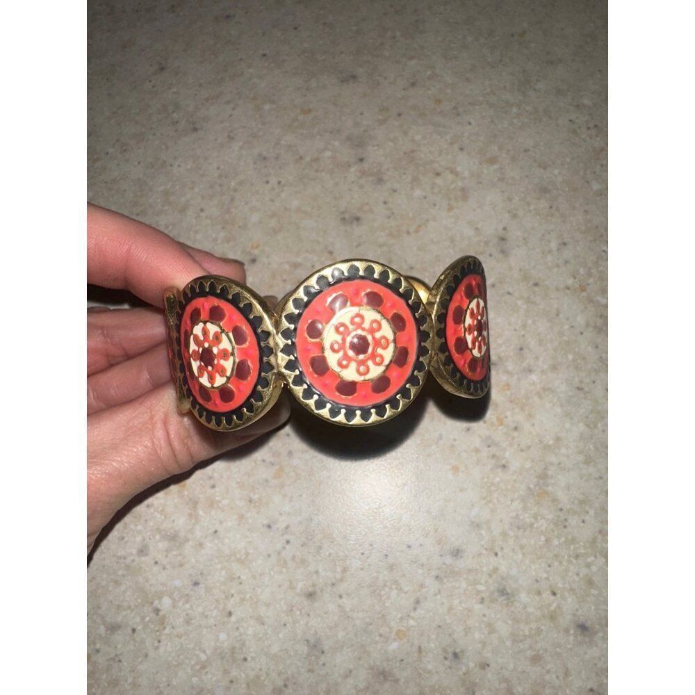 LUCKY BRAND COUTURE SUZANI CIRCLE RED ENAMEL GOLDEN METAL LARGE BANGLE BRACELET